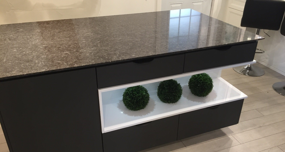 BlatbucatarieNobleAthosBrownProwest02 x700