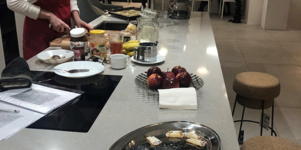 BlatbucatarieNobleIvoryWhiteProwest01 x700