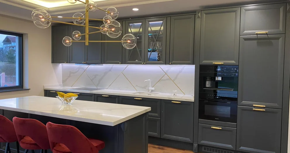 BlatbucatariequartzMarmoreaGoldenProwest01 x1400