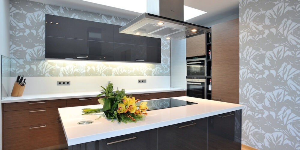 BlatquartzCrystalAbsoluteWhiteProwest01 x700