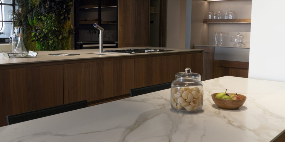 Neolith New classtone Calacatta Roma table scaled 1.jpg