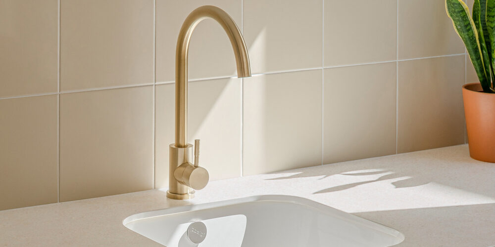 neolith creme kitchen 02.jpg