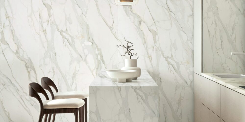 CALACATTA SPLENDIDO EKXTRA 163x324 CUCINA e WOODWISE AUBURN 20x120 1 2048x2048 1.jpg