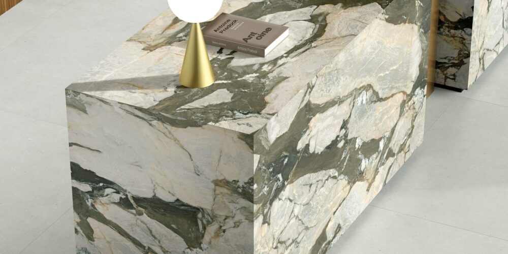 EKXTRA ECLIPSE Hall P1.jpg